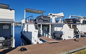 Floating House Sena